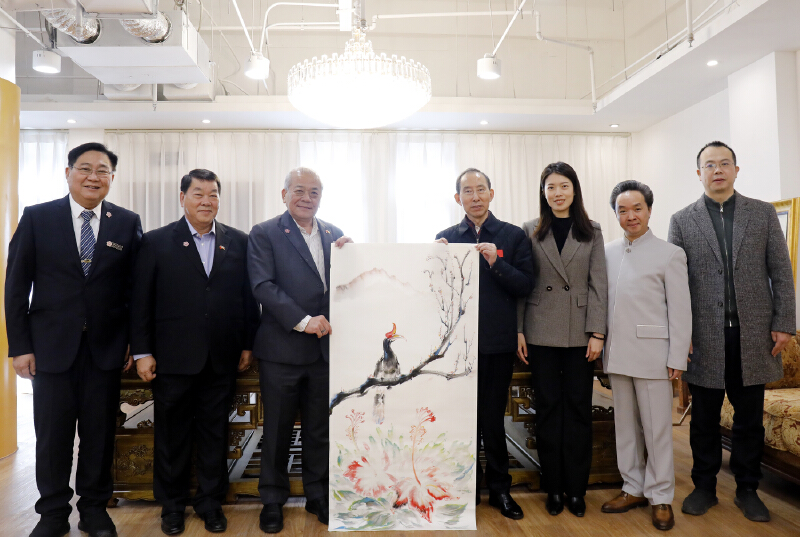 龙宇翔与马来西亚中华大会堂总会(华总)总会长丹斯里拿督斯里邦里玛吴添泉局绅博士亲切会见